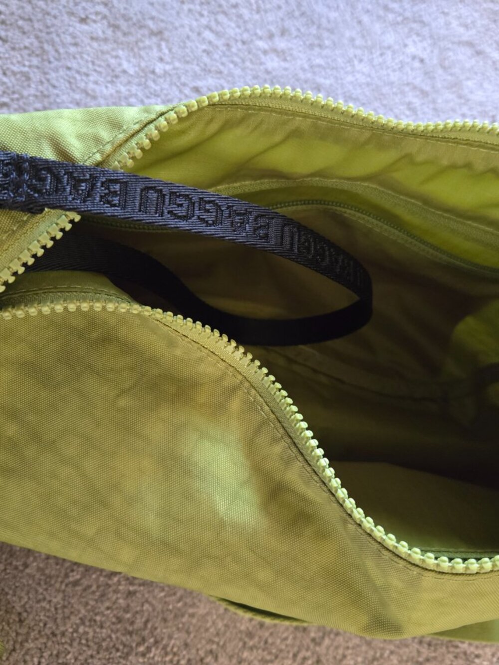 Baggu medium crescent bag - green juice - Picture 5 of 6